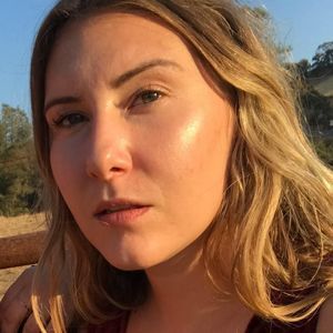 Meet your Posher, Adrienne